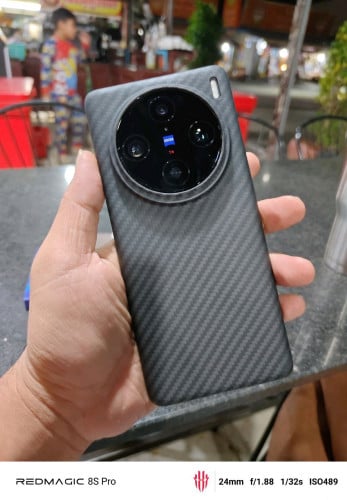 VIVO X100 Pro Ram16+16 512G Global បែកខាងក្រោមតិច