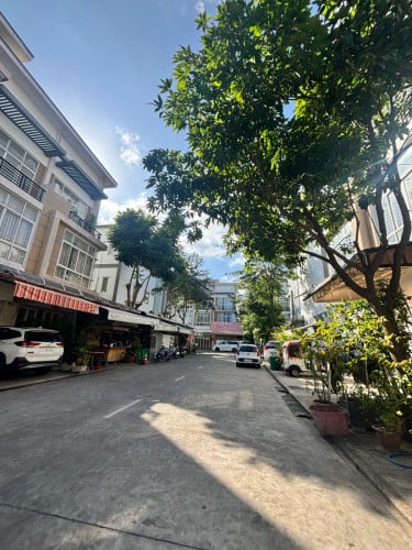 ផ្ទះអាជីវកម្ម សម្រាប់លក់