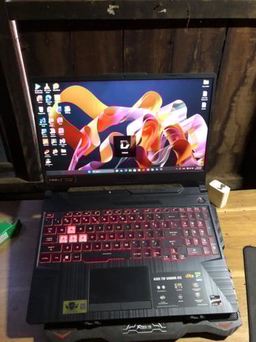 កុំពូ្យទ័រយួរដៃ