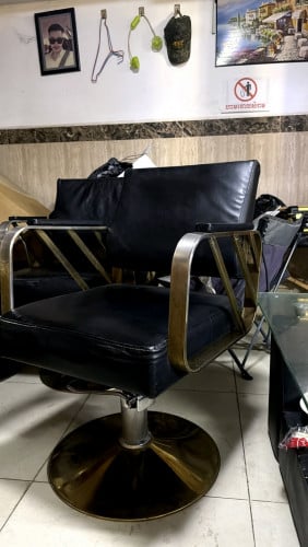 កៅអីកាត់សក់ និង សាឡន