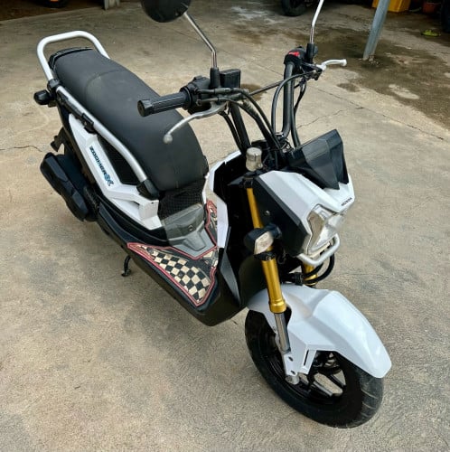 ម៉ូតូលក់ មានកាត់