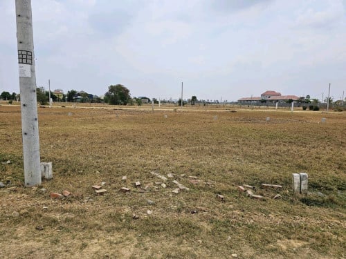 ដីលក់ ឃុំអង្គពពេល ខេត្តកំពង់ស្ពឺ