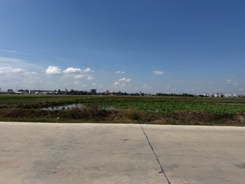 ដីលក់នៅជាប់វត្តបញ្ញាធំជិតវត្តក្រាំងធ្នង់