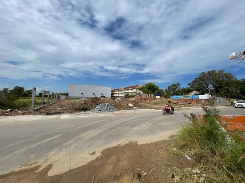 ដីលកើនៅជិតផ្លូវឌីប៉ុក លើផ្លូវឱកាសខ្ញុំ