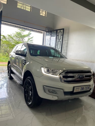 លក់ឡានប្រើផ្ទាល់ ម្ចាស់ដើមទី1 Ford Everest Titanium ឆ្នាំ2016 ម៉ាសុីន3.2 អូតូកាប់ពីតាស ឡានស្អាត