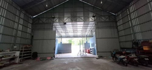 ឃ្លាំងជួល ក្បែរផ្លូវ2004