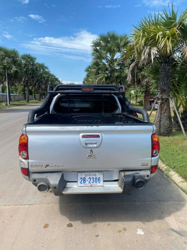 ឡានលក់ ត្រៃតុន 2009 អូតូកាប់ពីតាស់ ហ្វូលពេញ