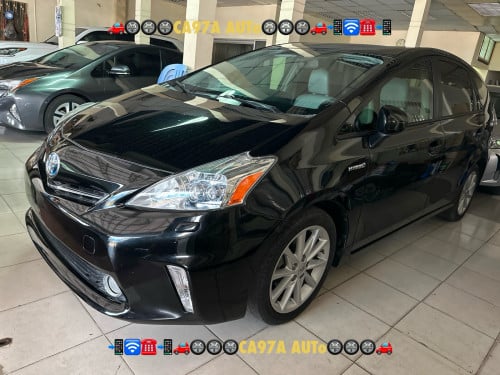 មកថ្មី 2013” Prius V USA Full Option 5 មេមេឡាន ខ្មៅស្រិលក្នុងលឿង