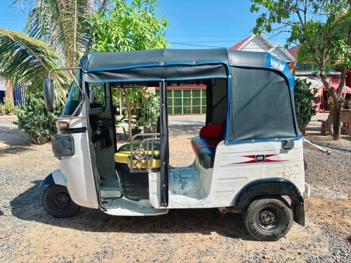 កង់បីឥណ្ឌាលក់ ឆ្នាំ២០១៨ ទើបនឹងរឿងម៉ាស៊ីនមួយស្អាតអស់300 មានឯកសារកាតគ្រី