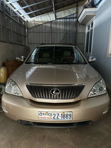 លុចសុីស 330 2004