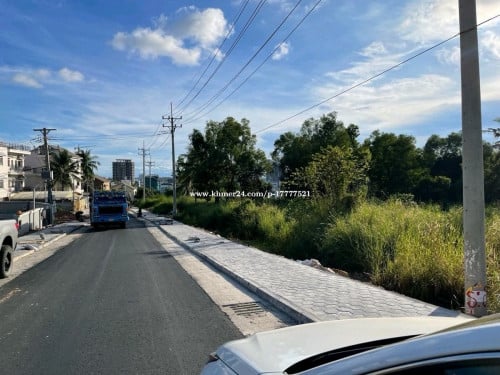 ដីលក់ ទល់មុខបុរីសុខសាន្ត អូរបី ​ (29មx168​ម)​ ភូមិ5 សង្កាត់លេខ 4 ក្រុងព្រះសីហនុ