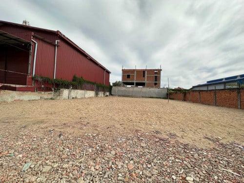 ដីលក់ម្ចាស់បន្ទាន់លុយ  ក្បែរផ្លូវ598