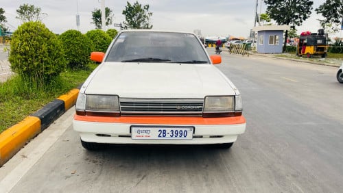 ឡានលក់ ឆ្នាំ86 លេខដៃស្តាំសុីន ខាងក្នុងនៅសំណុំសុីន