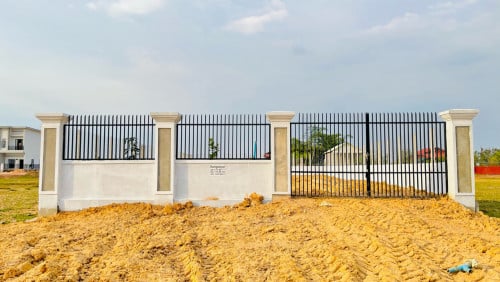 ដីលក់បន្ទាន់ម្ចាស់ប្រញាប់លុយ​ Free របងថ្មដ៏ស្រស់ស្អាត