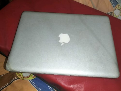 លក់ MacBook Pro 2011