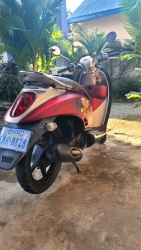 លក់ម៉ូតូ Scoopy 2011 ម៉ូតូស្អាត តួ ម៉ាស៊ីននៅសំណុំទាំងអស់