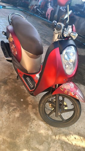 លក់ម៉ូតូ Scoopy 2011 ម៉ូតូស្អាត តួ ម៉ាស៊ីននៅសំណុំទាំងអស់