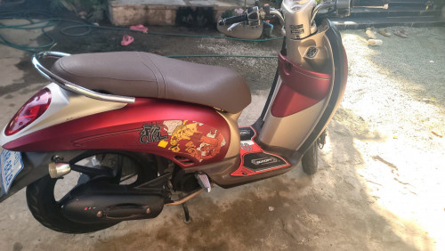 លក់ម៉ូតូ Scoopy 2011 ម៉ូតូស្អាត តួ ម៉ាស៊ីននៅសំណុំទាំងអស់