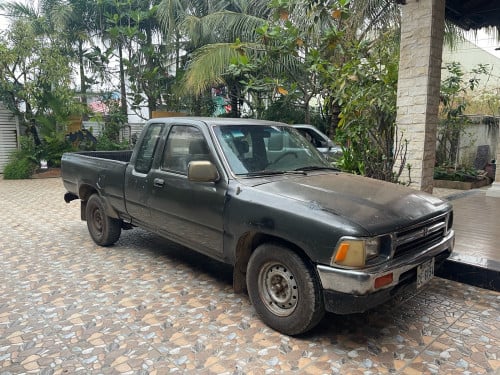 លក់ Toyota hilux មួយគូ 2850$