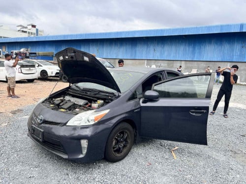ឡានលក់ Toyota Prius 2014