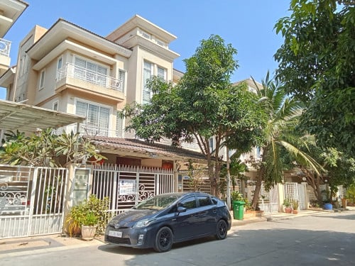 💥វីឡាភ្លោះសំរាប់ជួល នៅក្នុងបុរីពិភពថ្មី សំរោងអណ្តែត