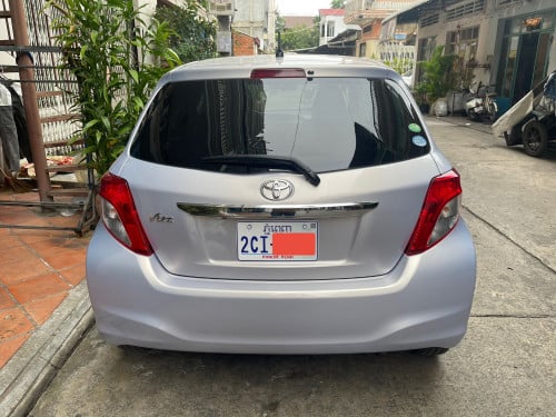 មហាថ្មី Vitz 2013 Full Option ឡានមូល 100%