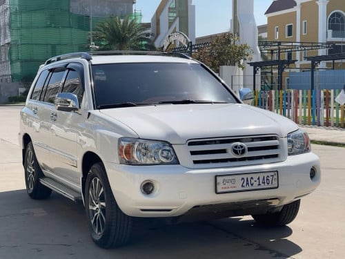 2004 V6 P1 ក្នុងលឿង កៅអី បីជួរ