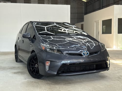 2014 Toyota Prius Option 2 ទើបរៀបចំហើយ