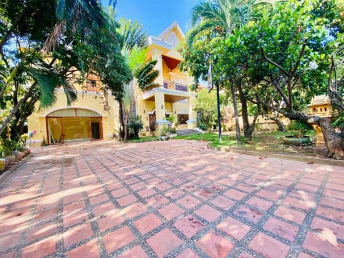 6 Bedroom Villa for Rent in Khan Toul Kork