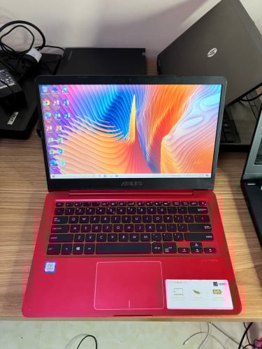 ASUS VIVOBOOK 14inch / i3-8130U / 4GB / 1T HD / battery 2hour / ស្ទើរអេក្រង់