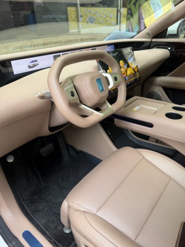 Avatr 07 Elite& Max Black& White