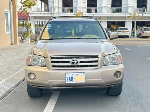 Highlander  ឆ្នាំ2004 កៅអី3ជួរ ម៉ាសុីនV4 ប៉ុង1 ឡានស្អាត