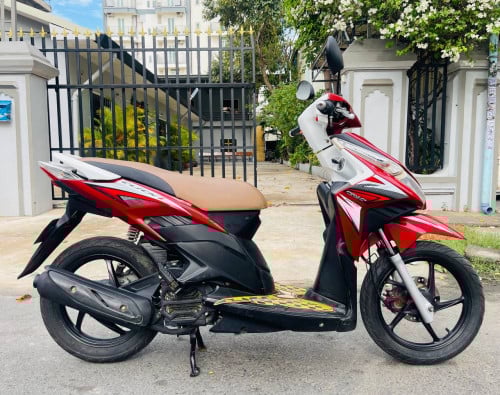 Honda click (110cc, year2011, 590$) have all documents