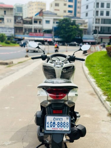 Honda PCX 013 Japan125cc ម៉ាស៊ីនតាន់ហាប់នែនស្ងាត់សំណុំហ្សីនជិះស្រួលស្ទុះខ្លាំងមិនលាន់មិនហុយមានពន្ធ