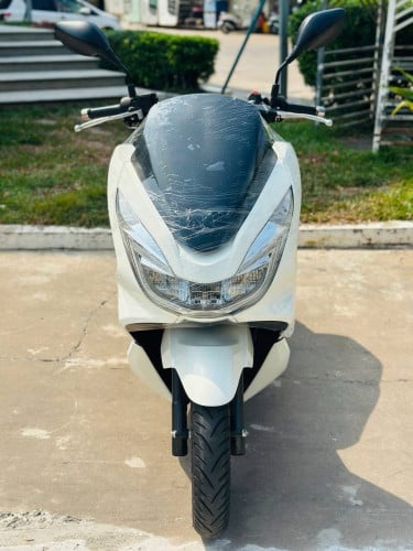 Honda PCX 015 កម្លាំង150cc ម៉ាស៊ីនតាន់ហាប់នែនស្ងាត់ជិះស្រួលមិនលាន់មិនហុយមានពន្ធកាត