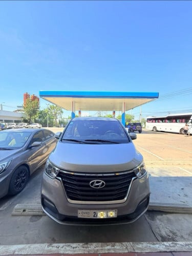 HYUNDAI H1 2017 up 2021 For Rent /出租