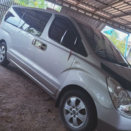 HYUNDAI Starex 2009 For Rent /出租