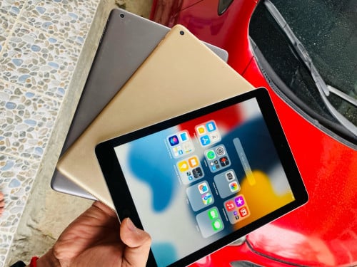 iPad 5 generation Wi-Fi 32G 75$