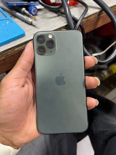 iPhone 11 Pro តូច 64G លក់តម្លៃខូចអេក្រង់ ម្ដងដើរម្ដងអត់ មានស្គេន zin all
