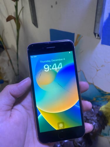 iPhone 8 Bypass Sim&wifi75000ខ្មែរភ្នំពេញ