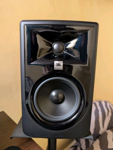 JBL 305P MkII 99% Like New with box