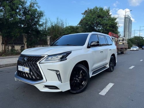 Lexus LX570 2016 ម៉ាស៊ុត Full Option កាត់បានពីម្ចាស់ដើមទិញថ្មីផ្លាកលេខ 2AZ-XxXx (Free កាត់ឈ្មោះ)