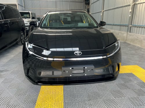 New Toyota BZ5 2025 27500$ ធានា2ឆ្នាំ