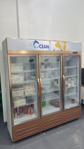 Refrigerated display case
