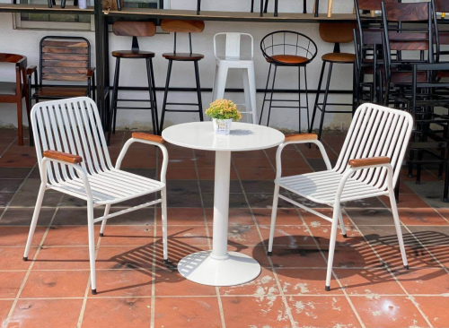 Set outdoor table and chair