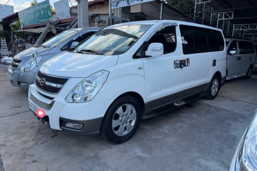 Starex 010 HVXក្នុងលឿងដំបូលបេីកហ្វូលអប់សិនម្ចាស់ទី1ទឹមប្រេី