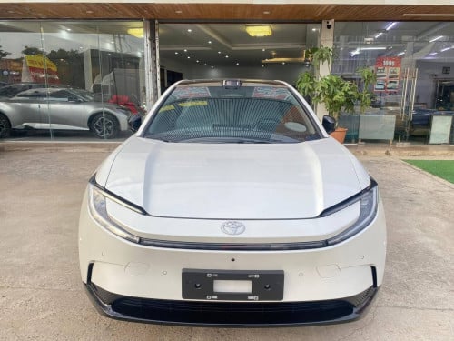 TOYOTA Bz5 — 550 PRO 2025ខ្លាញ់គោ 2WD 2xxxxចចារលក់ប្រូម៉ូសិនចុងឆ្នាំ