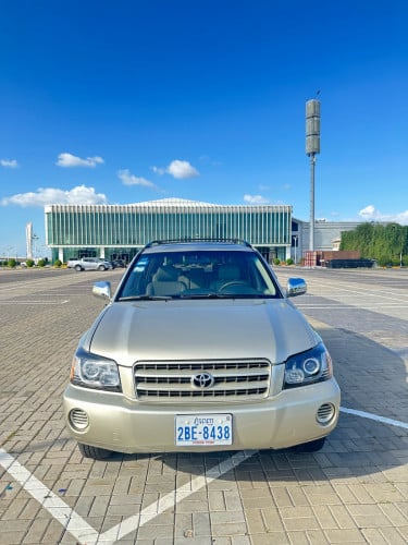 Toyota Highlander 4ម៉ាសុីន ប៉ុង1 ពណ៍ទឹកមាស ឆ្នាំ2002