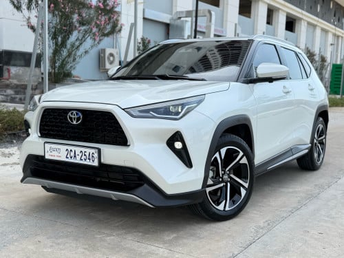 Yaris. Cross . ឆ្នាំ 024. full ម្ចាស់ ដេីម