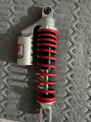 នៅដូចថ្មី